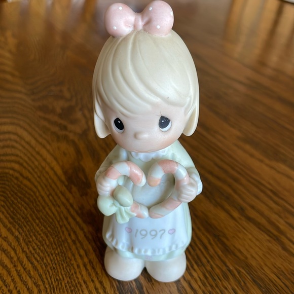 Enesco Precious Moments 1997 - Picture 1 of 6